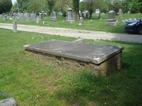 Table tomb